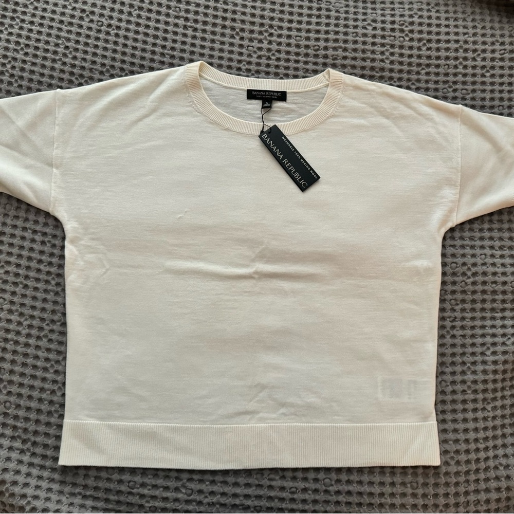 Banana Republic Washable Merino Short Sleeve Crop Sweater in Cream